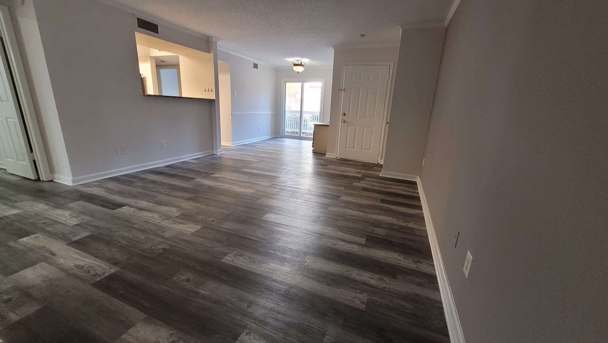 Living Roo - 1509 Lincoln Way