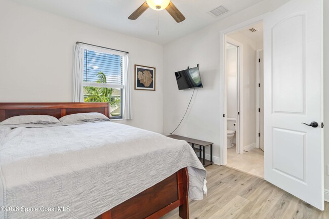 Building Photo - 8212 Paragrass Ave