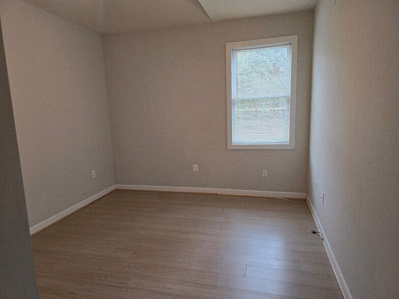 Building Photo - 615 Homestead St