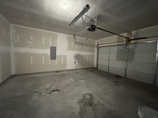 Building Photo - House for Rent