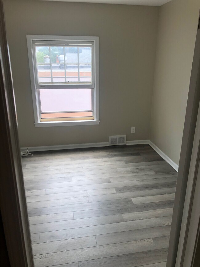 Building Photo - 488 Caroline Street