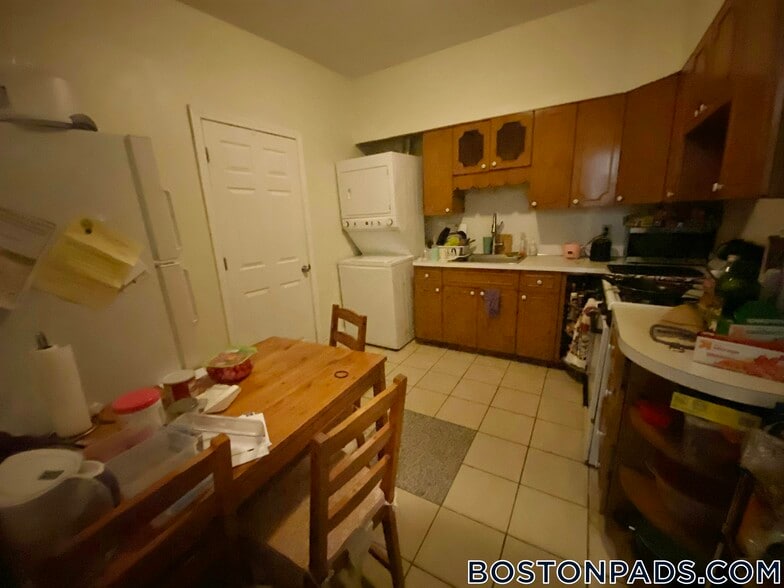 Building Photo - 1232 Beacon St