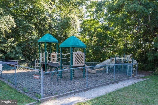 Building Photo - Lafayette Park Condominium | All Utilities Included | Pool, Tennis Court & Clubhouse