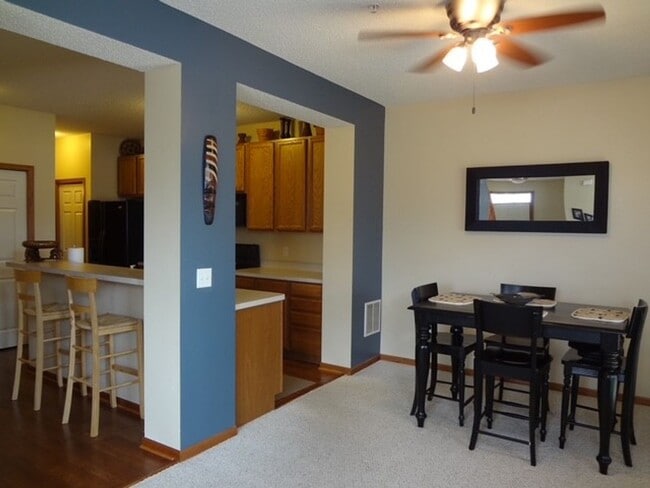 Building Photo - CHASKA TOWNHOME FOR RENT