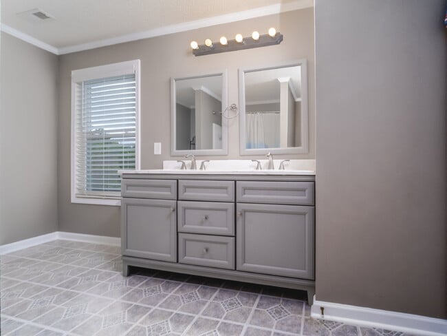 Building Photo - 910 Torsion Lane