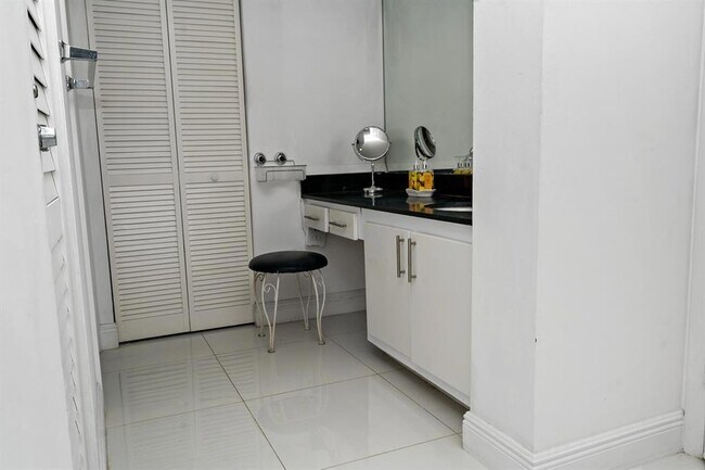 Building Photo - 1880 S Ocean Dr