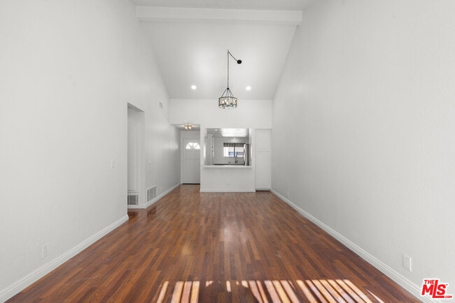 Building Photo - 3055 N Brea Blvd