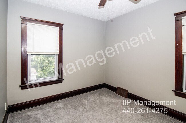 Building Photo - 3104 Montclair Ave