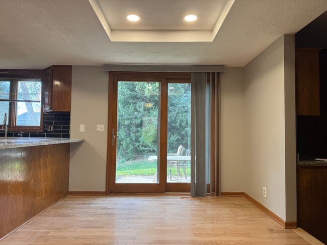 Building Photo - Spacious Harvey Oaks 4-bedroom home with classic charm and modern updates