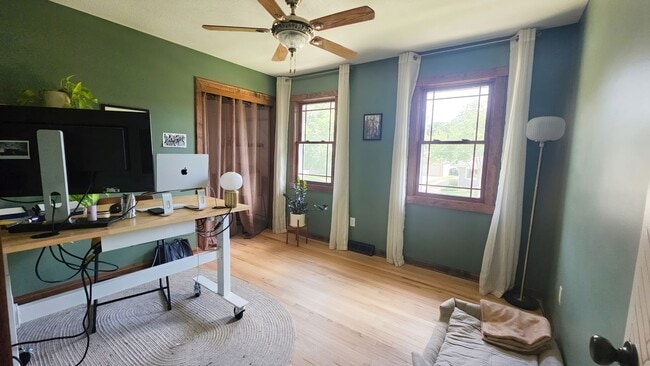 Building Photo - Charming 4-Bedroom Remodeled Home in Quiet...