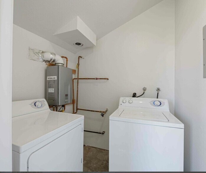 Building Photo - 25339 The Old Rd