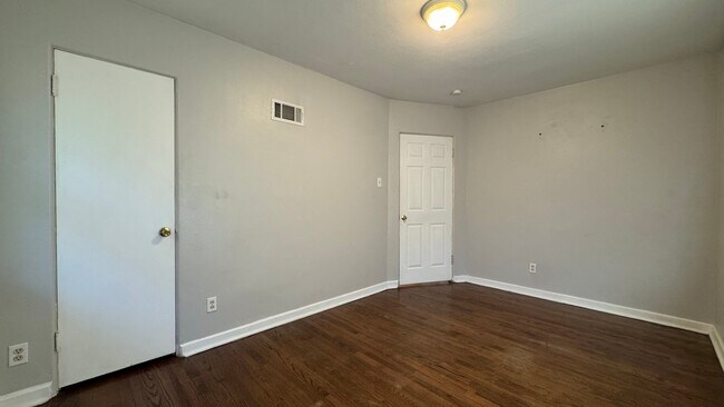Building Photo - 7814 Wayne Ave