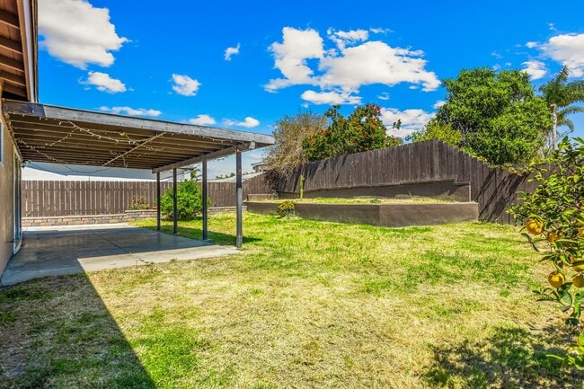 Building Photo - Beautiful Single Story In Great Location!!