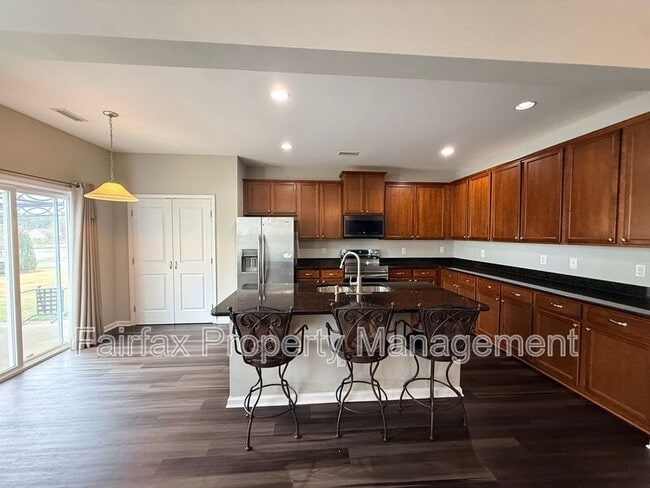 Building Photo - 127 Rosebud Ln