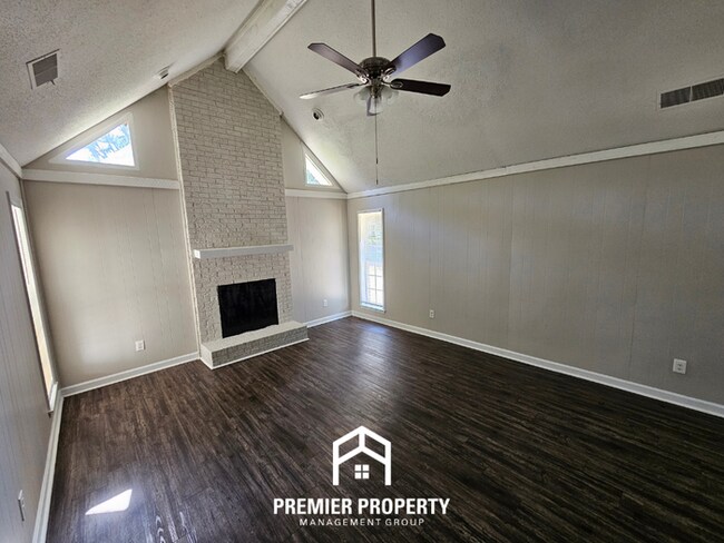Building Photo - Spacious 3BR/2BA in 38115 | Soaring Ceilings & Floor-to-Ceiling Fireplace