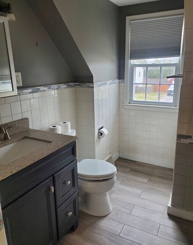 Building Photo - Single Family 3 Bedroom 1.5 Bath