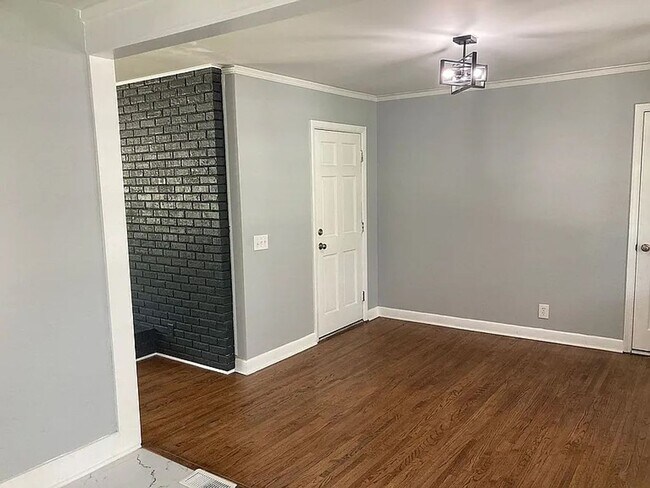 Building Photo - Peaceful home in Forest Acres!