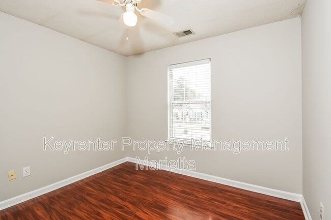 Building Photo - 4819 Lake Park Terrace