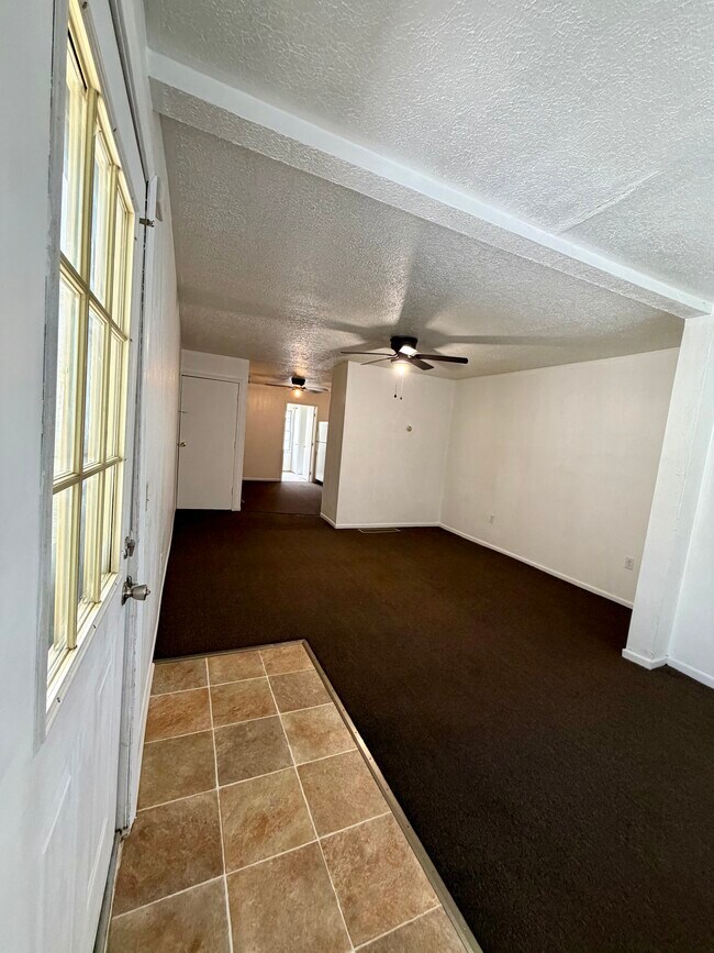 Building Photo - 520 Knowles Ln