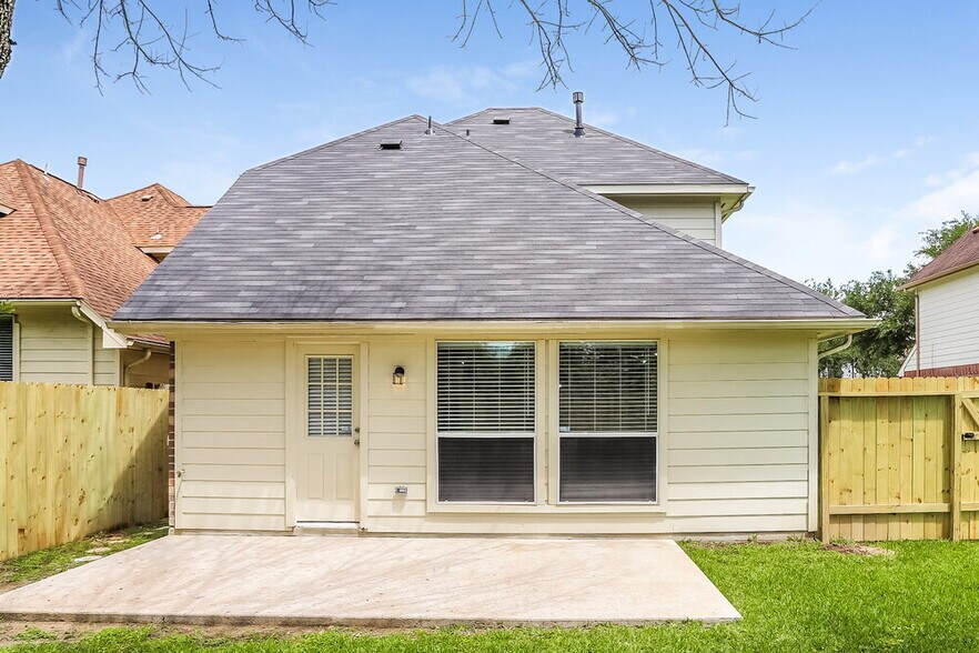 Building Photo - 8238 Fuqua Gardens Dr