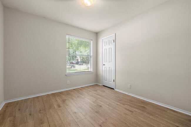 Building Photo - 9628 Dalewood Dr