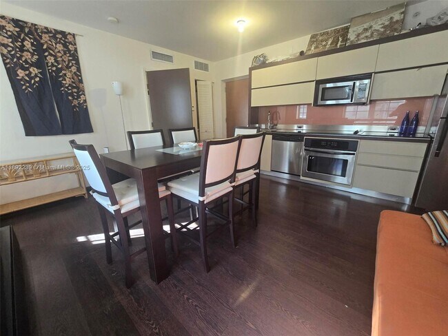 Building Photo - 435 21st St