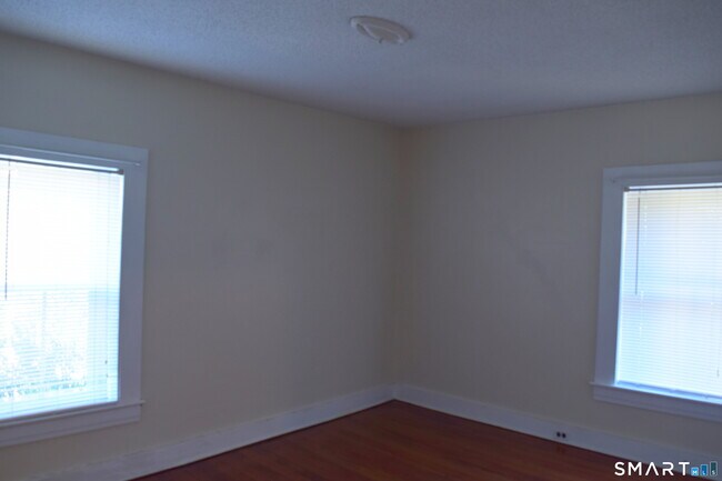 Building Photo - 13 Pleasant St