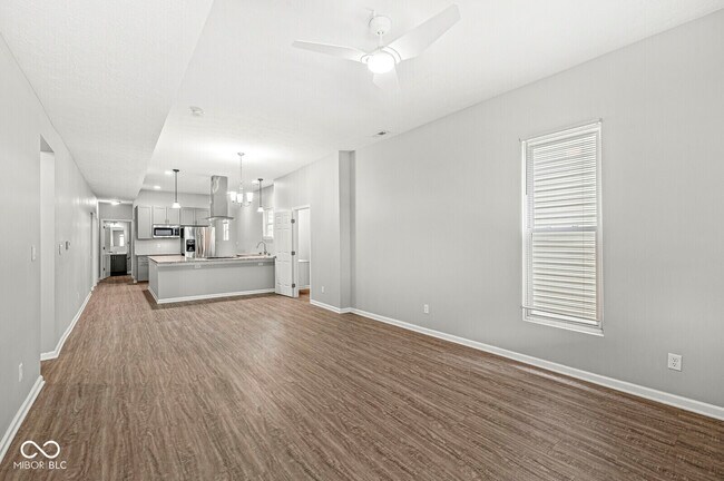 Building Photo - 2345 N Kenwood Ave