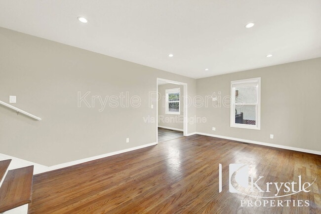 Building Photo - 2420 Alameda St