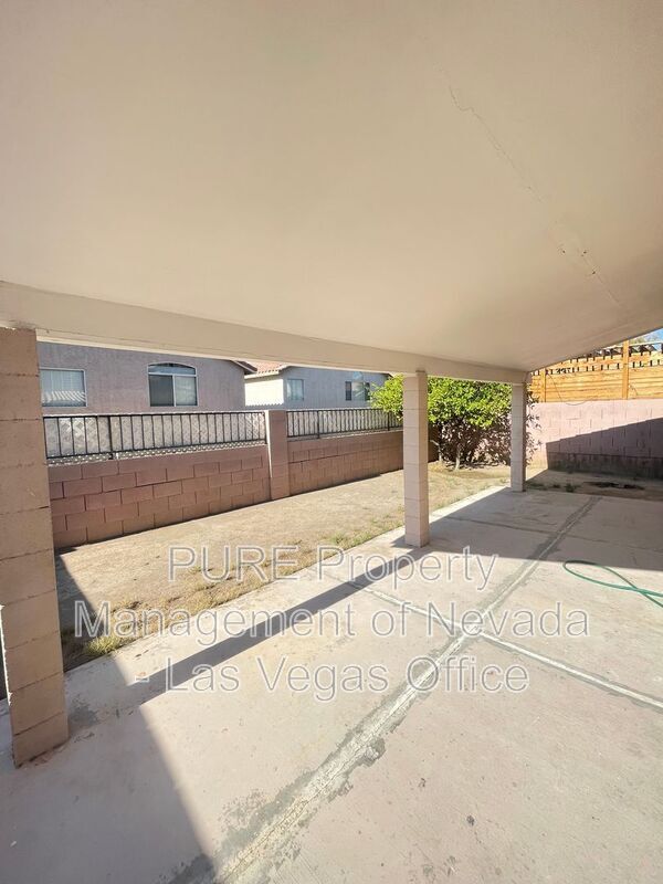 Building Photo - 9587 Rainfall Ave