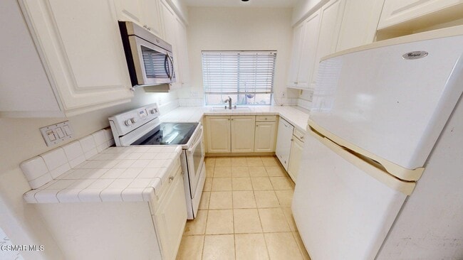 Building Photo - 4862 Martona Dr