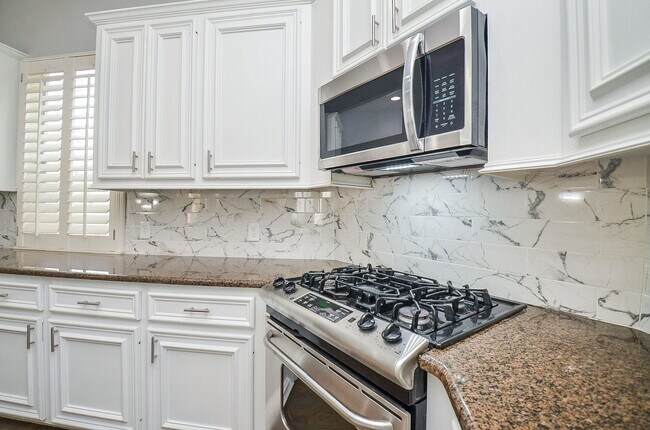 Building Photo - 1016 Studer St