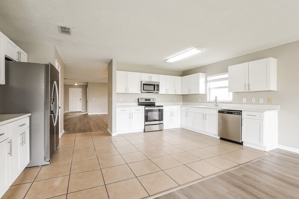 Building Photo - 12916 Los Alamitos