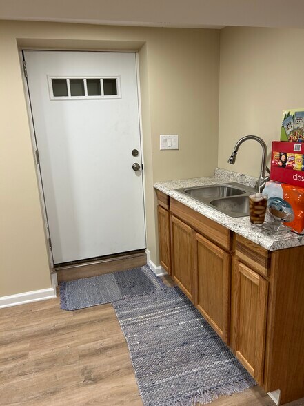 Building Photo - 2092 Hilltop View Rd