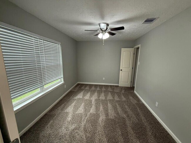 Building Photo - 2812 Forest Hills Dr
