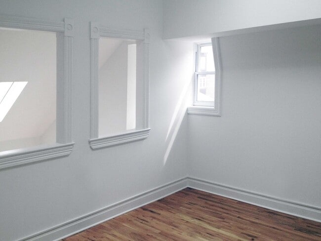 Building Photo - Pilsen 1248