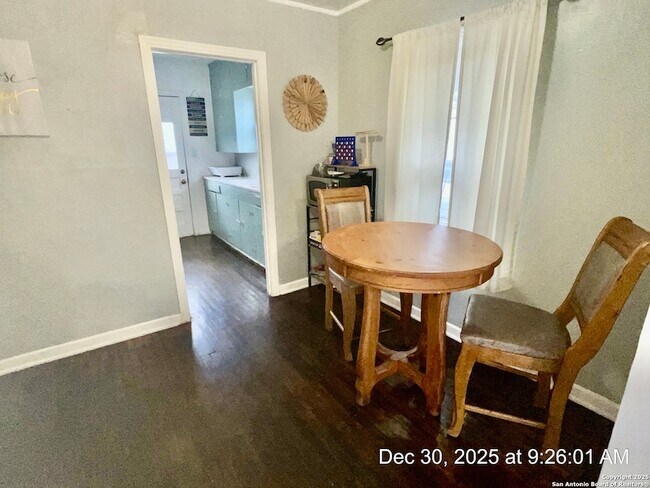 Building Photo - 1010 Gardina St