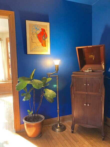 Building Photo - 2628 W Division St