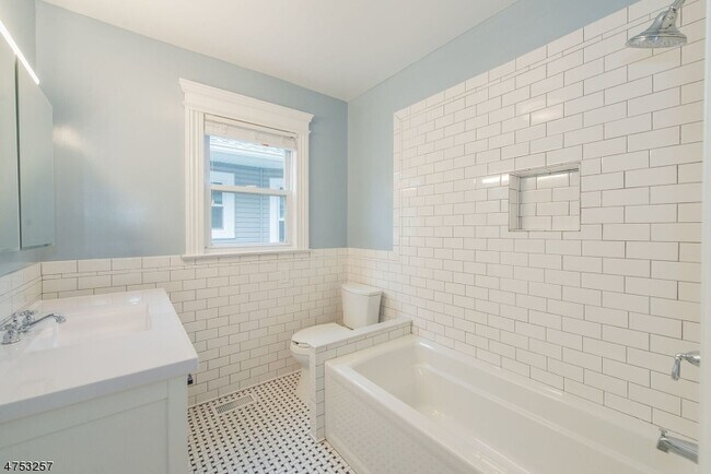 Building Photo - 34 N Willow St