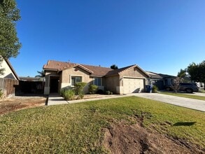 Building Photo - Large 5 Bedroom/2 Bathroom NW Bakersfield ...