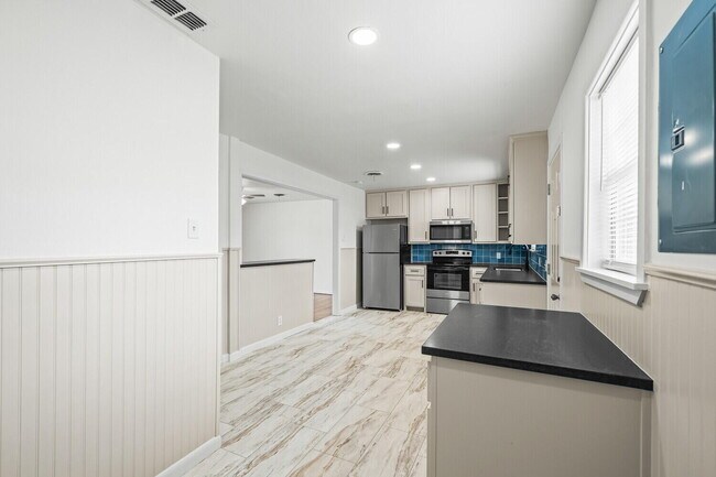Building Photo - 4823 9th St