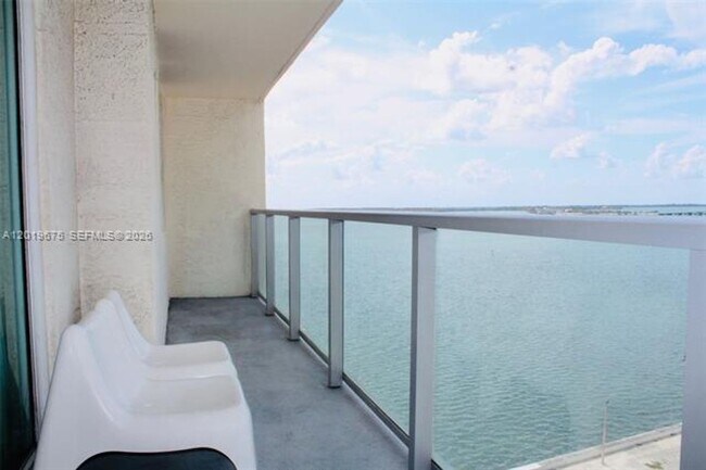 Building Photo - 1155 Brickell Bay Dr