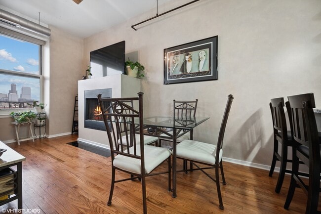 Building Photo - 6 S Laflin St