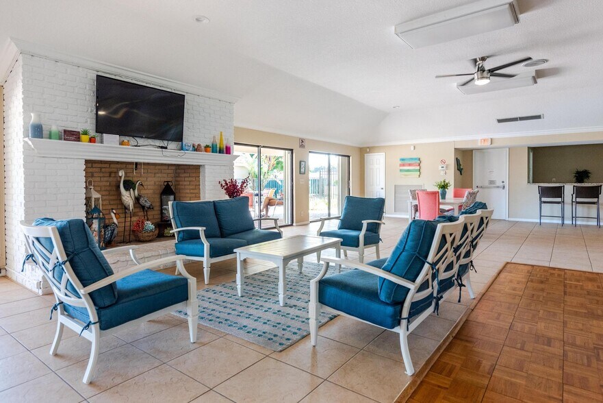 Building Photo - 9930 Pineapple Tree Dr