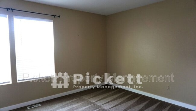 Building Photo - 535 NW Stendahl Ct