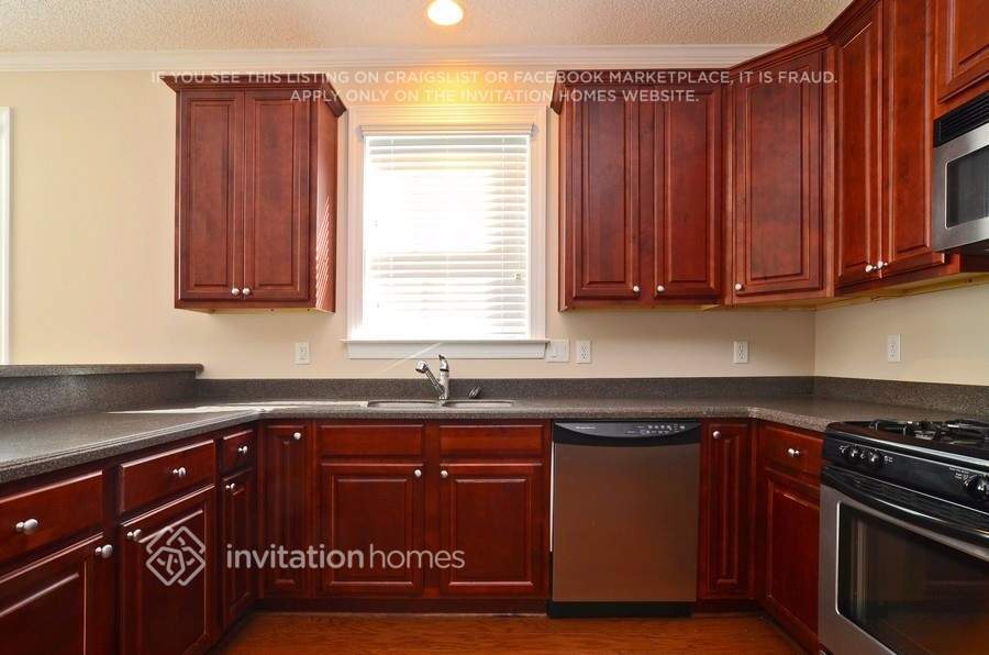 Building Photo - 520 Rabbits Run