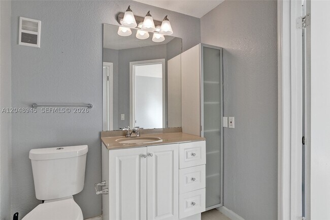Building Photo - 12760 Vista Isles Dr
