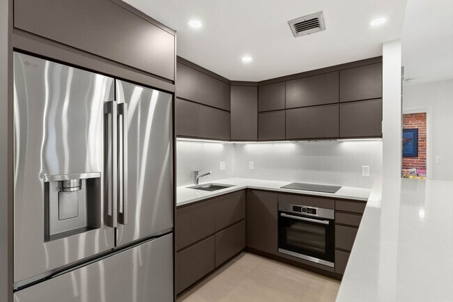 Building Photo - 84 Gainsborough St