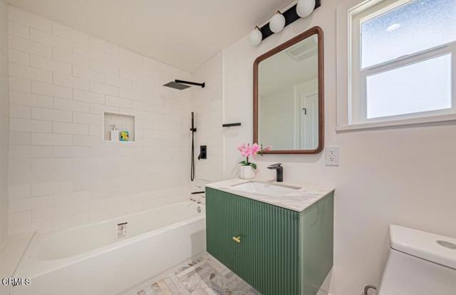 Building Photo - 5357 S Victoria Ave