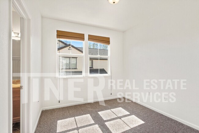 Building Photo - 50 Regency Park Cir